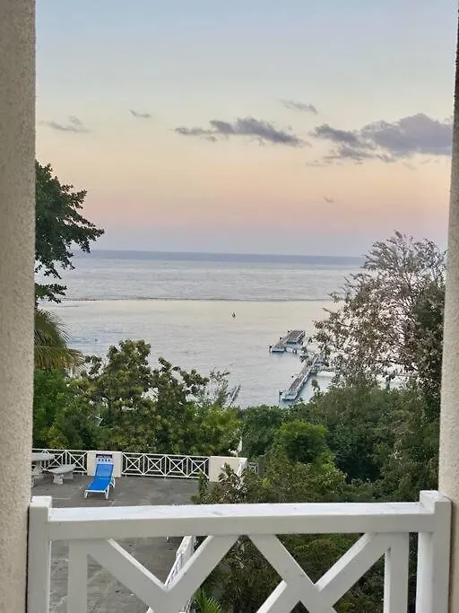 Coastal Beauty - Beautiful Penthouse Condo In Ocho Rios