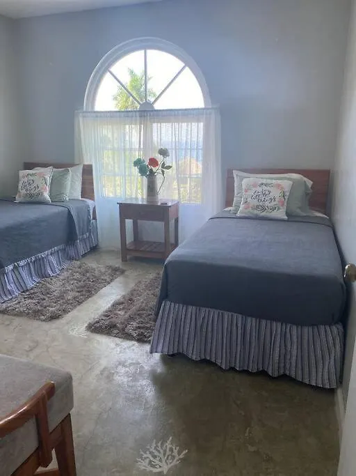 Apartment Coastal Beauty - Beautiful Penthouse Condo In Ocho Rios