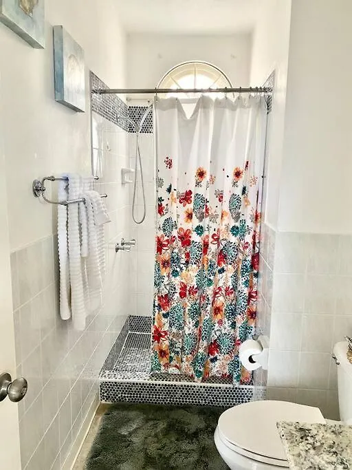Coastal Beauty - Beautiful Penthouse Condo In Ocho Rios Apartment